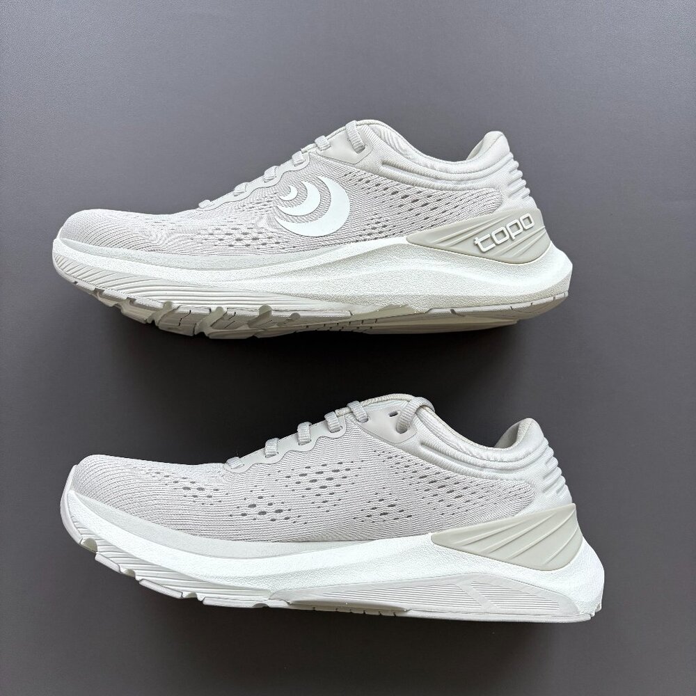 Topo Athletic Women's Ultra Fly 4 Size 6